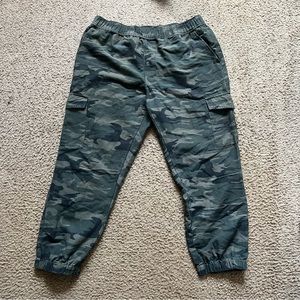 CAMO PRINT JOGGERS